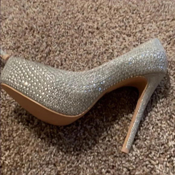 Sequins Round Toe High Heels Pumps - Picture 6 of 9